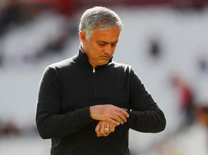 Manajemen MU Segera Bahas Masa Depan Mourinho