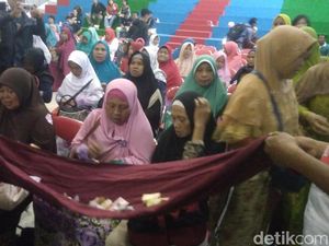 Relawan Jokowi-Maruf Cirebon Galang Dana untuk Tsunami Palu