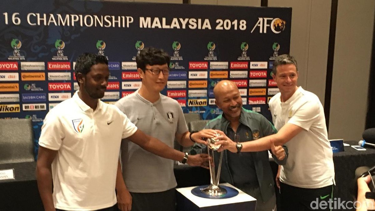 Fakhri Husaini bersama para pelatih Timnas U-16 lainnya (Lucas Aditya/detikSport)
