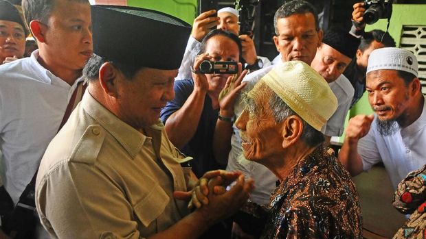 Doa Mbah Moen dan Memori Kemenangan Prabowo di Sarang 2014