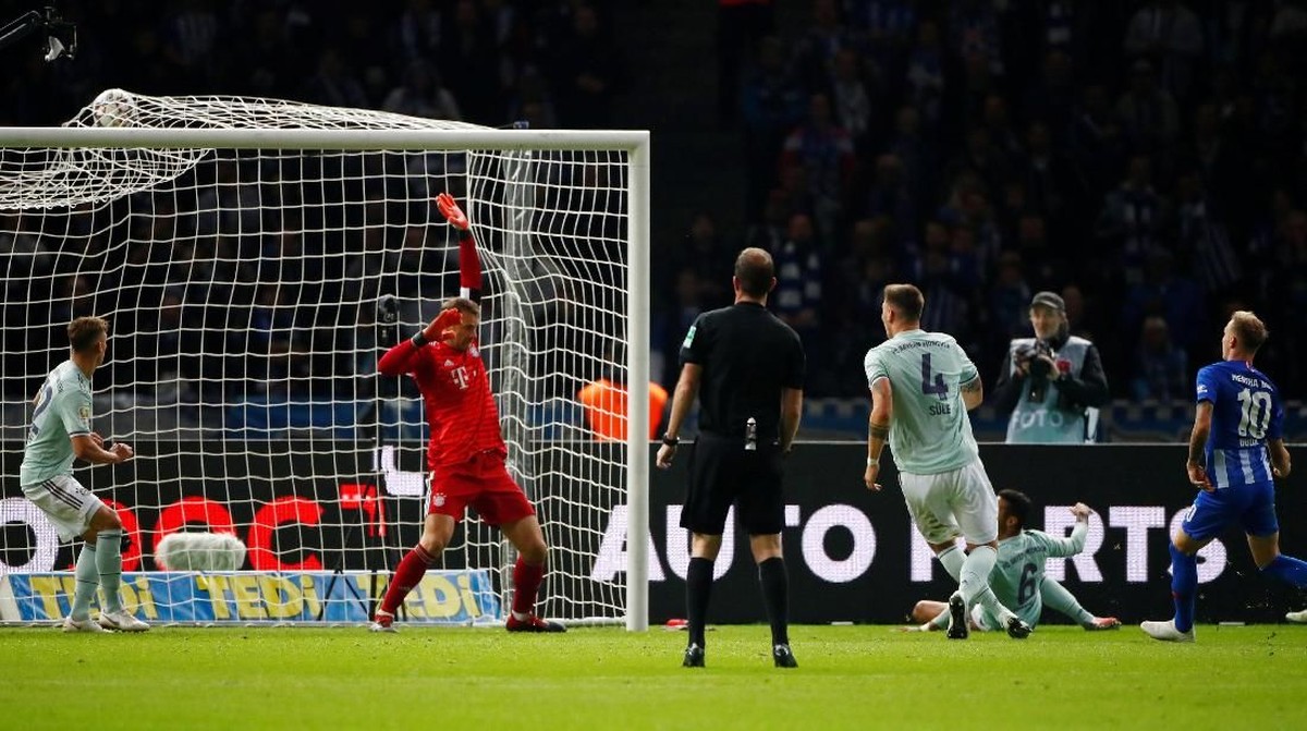 Bayern Munich tersungkur di markas Hertha Berlin 0-2. (Foto: Hannibal Hanschke/Reuters)