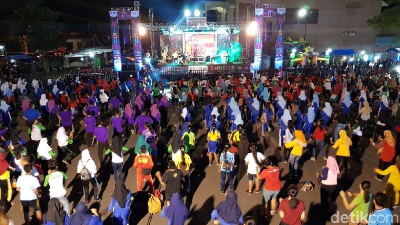 Dukung Asian Para Games, Warga Tulungagung Senam Dayung dan Night Run Dukung Asian Para Games, Warga Tulungagung Senam Dayung dan Night Run