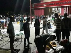 Antisipasi Guncangan Susulan, Korban Gempa Dirawat di Luar RS Palu