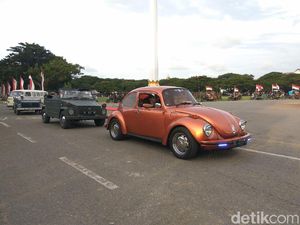 Mobil VW Jadul Ramaikan Pawai Merah Putih Sabang-Merauke Mobil VW Jadul Ramaikan Pawai Merah Putih Sabang-Merauke
