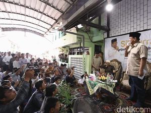 Di Ponpes Mbah Moen, Prabowo Cerita Pernah Digendong Bung Karno