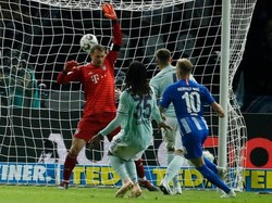 Situasi menjadi lebih rumit bagi Bayern. Di penghujung babak pertama, Hertha memperbesar skor menjadi 2-0 berkat sontekan Ondrej Duda. (Foto: Odd Andersen/AFP Photo)