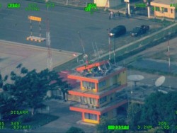 Para Calon Penumpang Pilih Menginap di Bandara Palu