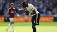 Paul Pogab tampak frustrasi untuk membongkar pertahanan West Ham. (Foto: Eddie Keogh/Reuters)