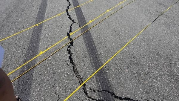 Foto: Runway Bandara Palu Retak-retak Akibat Gempa