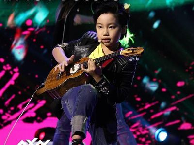 10 Potret Feng E, Bocah 11 Tahun yang Jago Main Ukulele