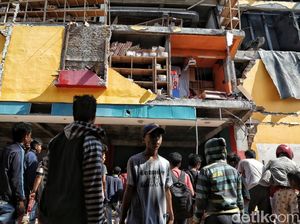 Masih Banyak yang Minta Tolong di Balik Puing Bangunan Palu