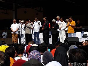 Kedatangan Jokowi Disambut Selawat di Lokasi Doa Bersama di Solo Kedatangan Jokowi Disambut Selawat di Lokasi Doa Bersama di Solo