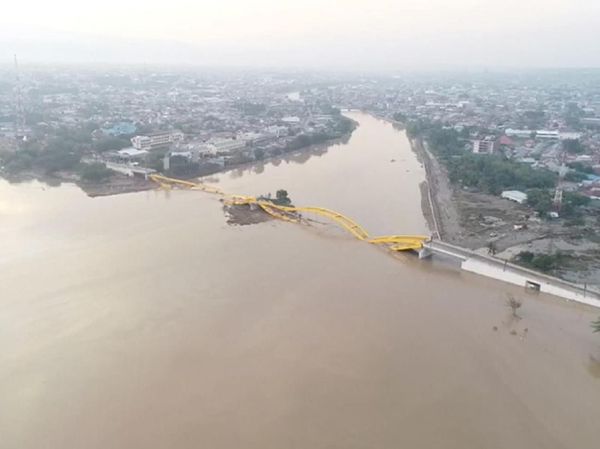 Potret Hancurnya Jembatan Kuning Palu dari Ketinggian