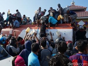 Potret Korban Gempa Palu Kerumuni Tangki BBM dan SPBU