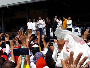 Jokowi Jelaskan Alasannya Batalkan Acara Jalan Sehat di Solo Jokowi Jelaskan Alasannya Batalkan Acara Jalan Sehat di Solo