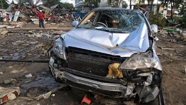 Mobil-mobil yang Jadi Saksi Bisu Tsunami Palu