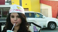 10 Seleb Hollywood Ini Nggak Bisa Menolak Kelezatan Fast Food