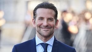 Siang-siang Gini, Lihat Senyuman Bradley Cooper Bikin Meleleh