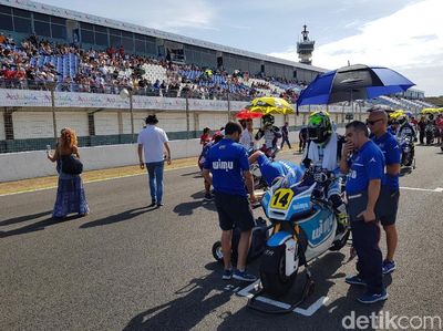 Suasana di Start Grid FIM CEV Moto2 dan Moto3