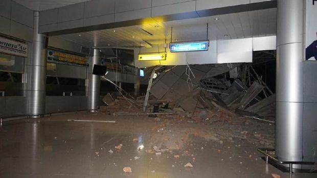 Kondisi Bandara Sis Al Jufri usai diguncang gempa. 