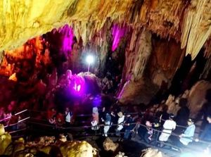 Kecantikan Tersembunyi di Goa Gong Pacitan