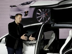 Iron Man Lengser Jadi Chairman Tesla, Gantinya Perempuan