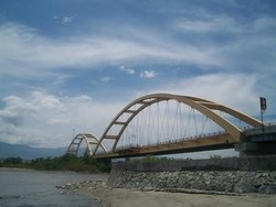 Detik-detik Ambruknya Jembatan Kuning Dihantam Tsunami