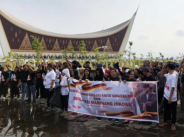Aksi Jalan Sehat Maminang Jokowi