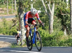 Tujuh Pebalap Menyerah di Etape Neraka Tour de Banyuwangi Ijen 2018
