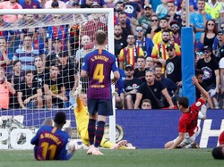 Meski kerap ditekan, Bilbao malah bisa mencuri gol duluan. Oscar de Marcos melesakkan gol lewat skema serangan balik di menit ke-41. (Foto: Albert Gea/Reuters)