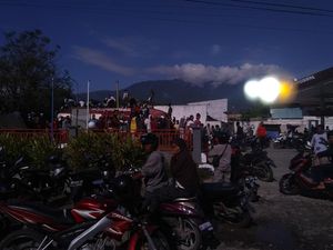 Pasca Gempa, Warga Palu Mulai Rampas Truk Tanki BBM