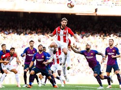 Bilbao kerja keras dalam mengadang serangan-serangan Barcelona. (Foto: David Ramos/Getty Images)
