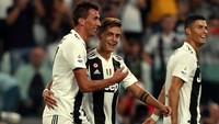 Mandzukic sekali lagi menjebol gawang Napoli di babak kedua untuk membawa Juve berbalik unggul. Foto: Gabriele Maltinti/Getty Images