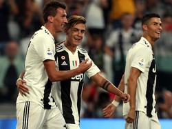 Mandzukic sekali lagi menjebol gawang Napoli di babak kedua untuk membawa Juve berbalik unggul. Foto: Gabriele Maltinti/Getty Images