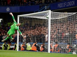 Gol Sturridge terlalu sulit dijangkau Kepa Arrizabalaga (John Sibley/Reuters). 