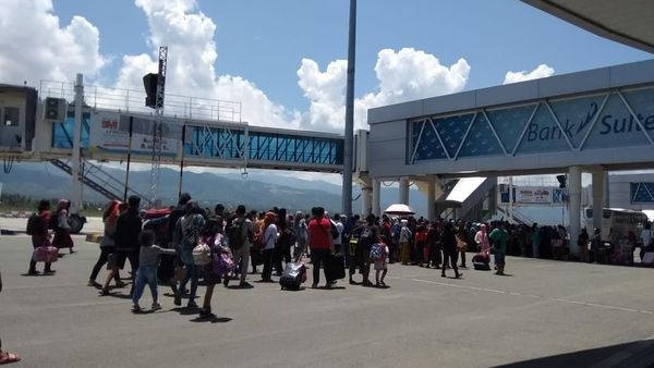 Foto: Korban Gempa Palu Mulai Dievakuasi Pakai Hercules