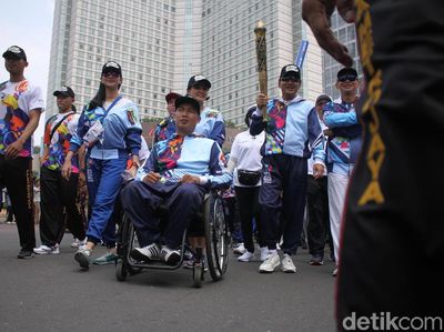 Kemeriahan Pawai Obor Asian Para Games 2018 di CFD