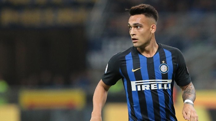 MILAN, ITALY - SEPTEMBER 29:  Lautaro Martinez of FC Internazionale looks on during the Serie A match between FC Internazionale and Cagliari at Stadio Giuseppe Meazza on September 29, 2018 in Milan, Italy.  (Photo by Emilio Andreoli/Getty Images)