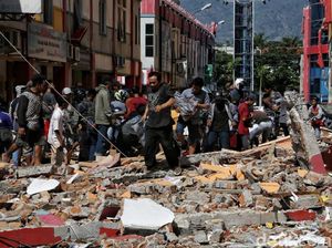 71 WNA di Palu Saat Gempa, 5 Orang Masih Hilang 71 WNA di Palu Saat Gempa, 5 Orang Masih Hilang