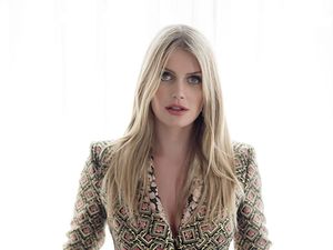 Model Cantik Keponakan Putri Diana Pacari Pria yang Lebih Tua dari Ayahnya