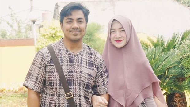 Ustaz Riza Muhammad dan istri