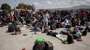 Korban Gempa dan Tsunami Menanti Evakuasi Keluar dari Palu