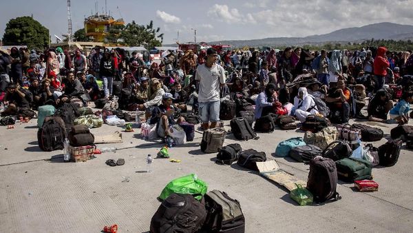 Korban Gempa dan Tsunami Menanti Evakuasi Keluar dari Palu