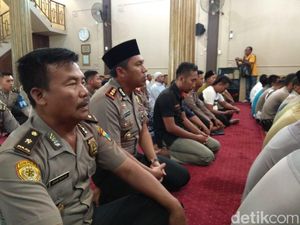 Polisi di Lamongan Urunan Sumbang Korban Gempa Palu
