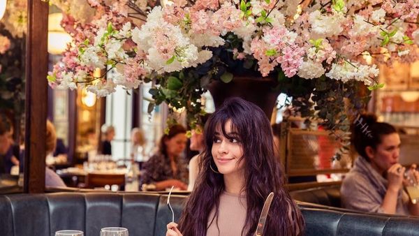 Punya Suara Merdu, Camila Cabello Suka Makan Jagung Bakar dan Es Krim