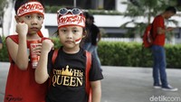 Ada juga suporter cilik yang datang.