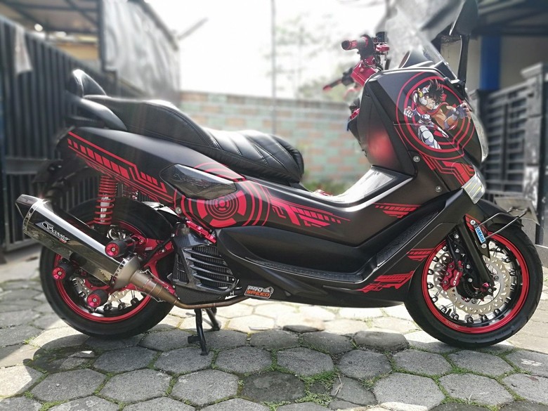 Yamaha NMAX  Berbaju Anime Saint Seiya