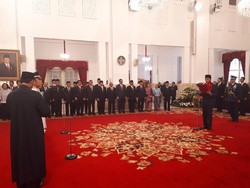Jokowi Lantik Gubernur Sumsel dan Gubernur Kaltim di Istana