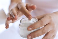 Cara Tepat Memilih Skincare bagi Ibu Hamil