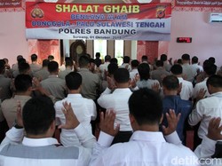 Polres Bandung Gelar Salat Gaib untuk Korban Gempa Sulteng